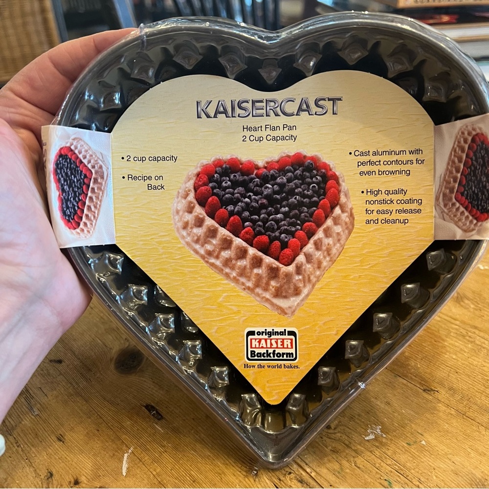 Kaisercast Heart Flan Pan 2 Cup Capacity Cast Aluminum Nonstick for Baking Cake